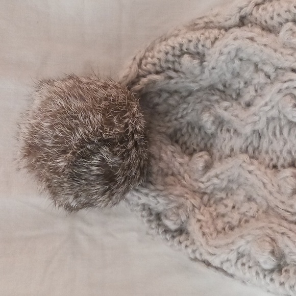 Hat and mitten set - Picture 7 of 8